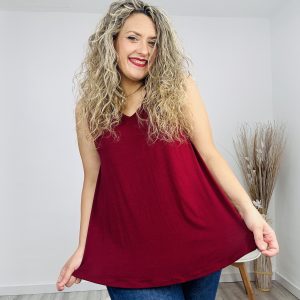 Camiseta básica sisa burdeos