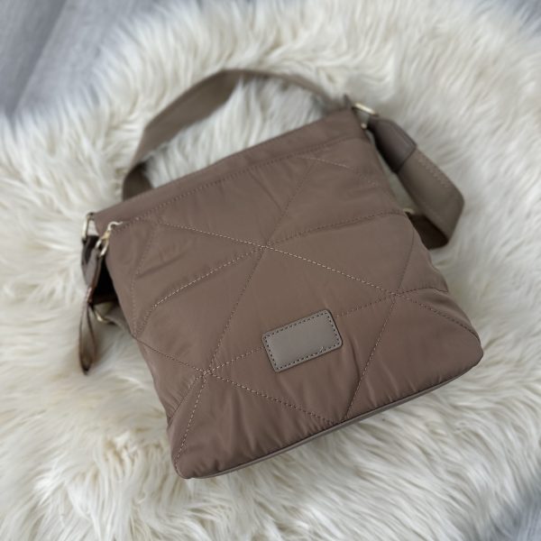 Bolso acolchado  bandolera topo