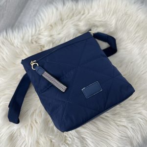 Bolso acolchado bandolera azul