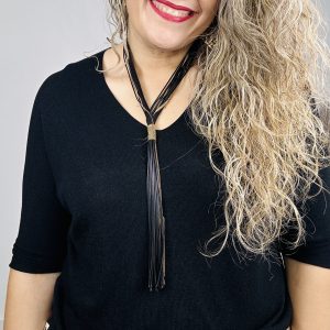 Collar cordones negro