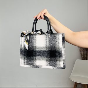 Bolsos cuadros negros