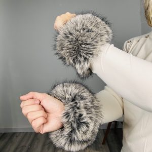 Puños pelo negro/beige