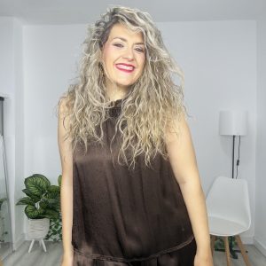 Blusa Halter satinada marrón